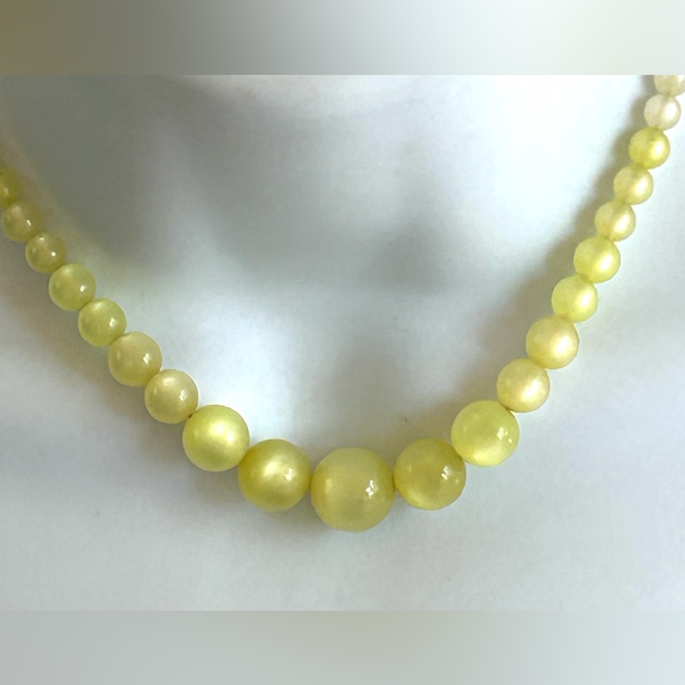 Vintage Yellow Moonglow Lucite Graduated Choker 13” w/ 2 1/2” Extender 40’s-50’s - Picture 4 of 16